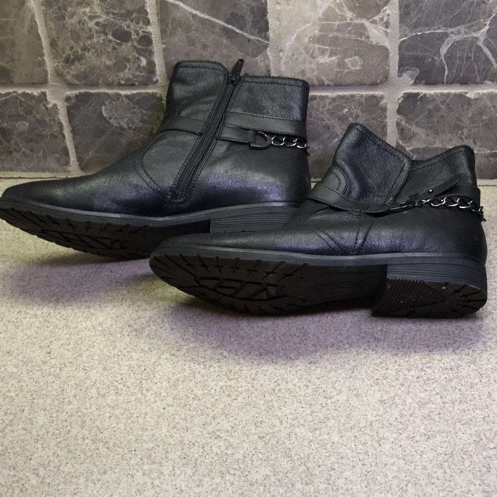 black and red ugg slippers